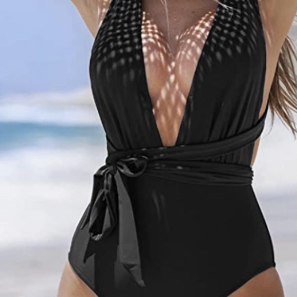 One piece - Picture 2 of 4